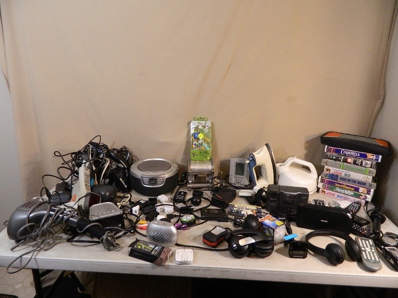 lot 208 image: Assorted Electronics