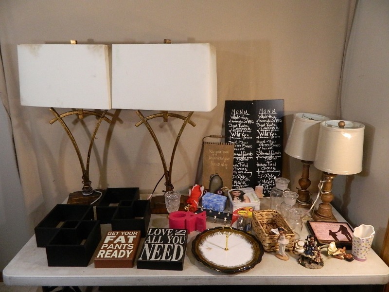 lot 225 image: Lamps, Decor, and More