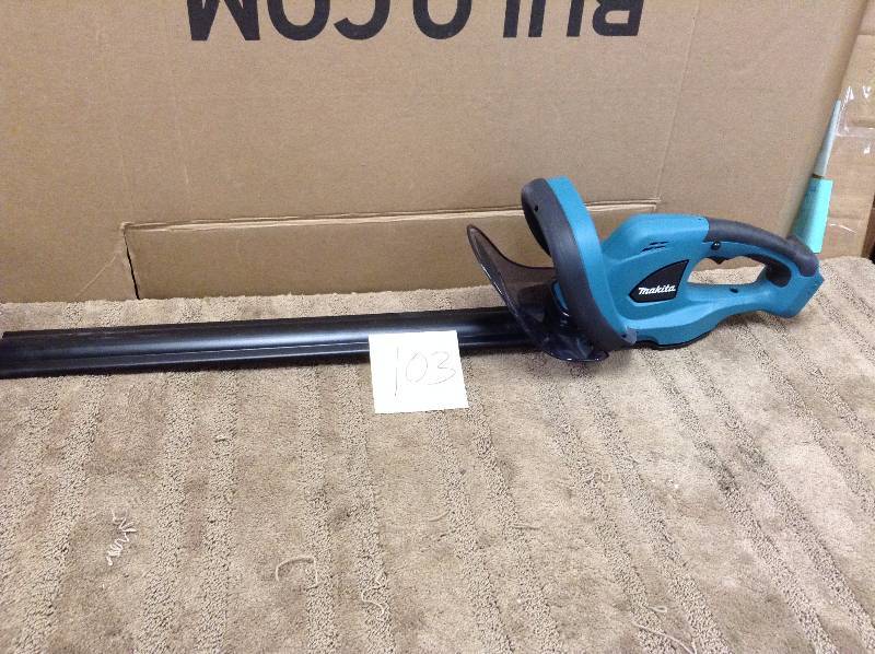 lot 103 image: Makita 22 in. 18-Volt LXT Lithium-Ion Cordless Hedge Trimmer (Tool Only) open box never used