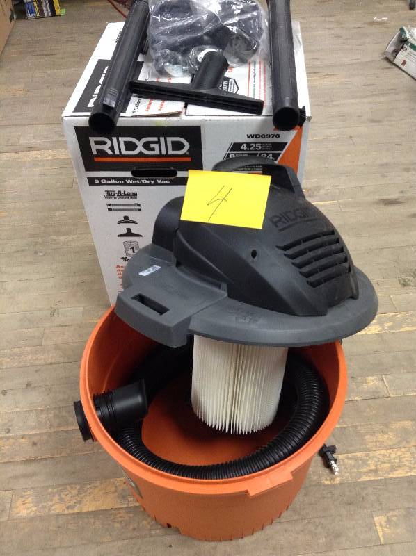 lot 4 image: RIDGID 9 gal. 4.25-Peak HP Wet Dry Vac in like New working conditions