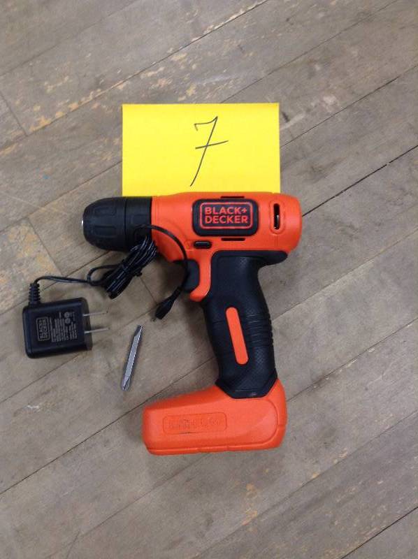lot 7 image: BLACKDECKER 8-Volt MAX Lithium-Ion 38 in. Cordless Drill Kit in like New working conditions