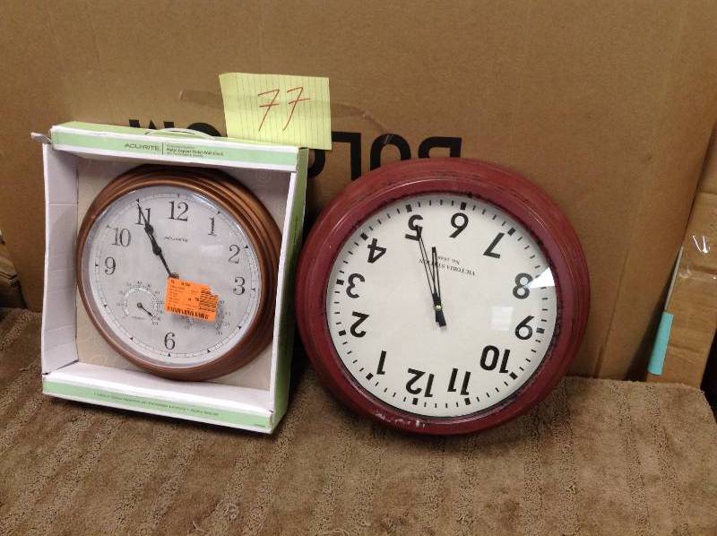lot 77 image: Set of 2 clocks