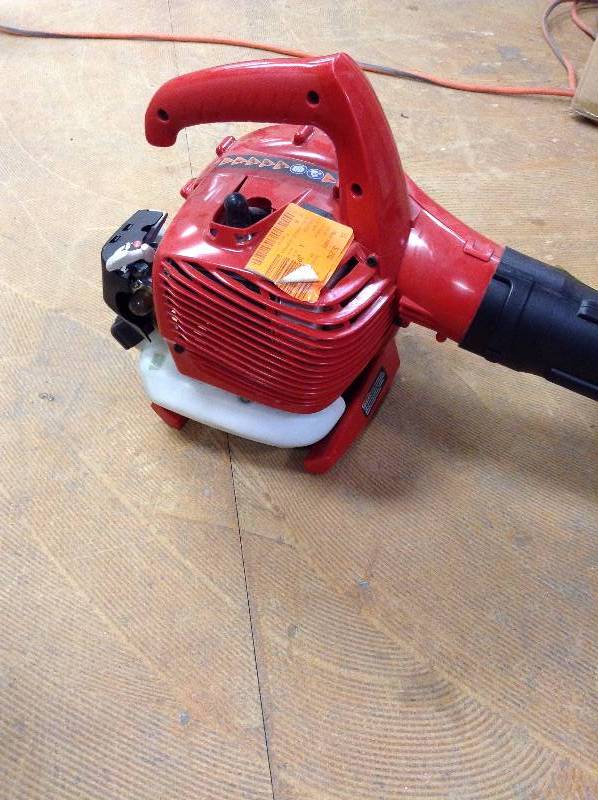 lot 102 image: Homelite 150 MPH 400 CFM 2-Cycle Handheld Gas Leaf Blower in working conditions