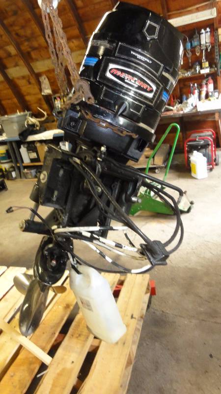 lot 1 image: Mercury 850 Outboard Motor
