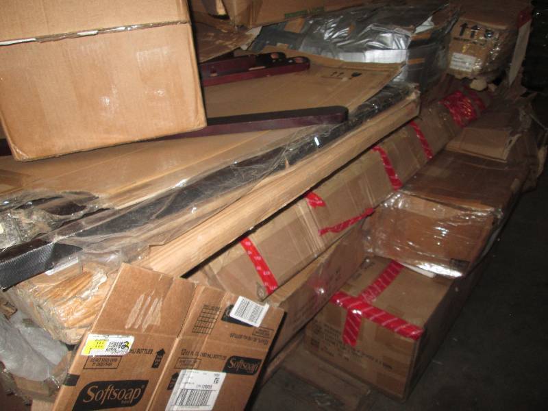 Pallet of Miscellaneous Furniture f...