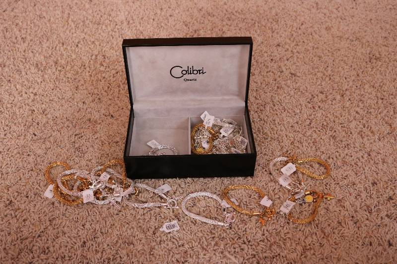 Box of jewlrey...