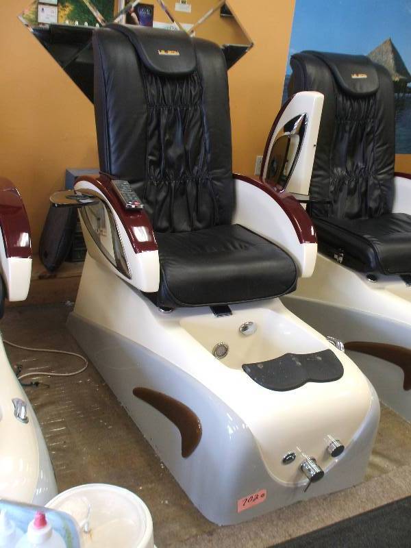 lot 702 image: PEDICURE SPA STATION