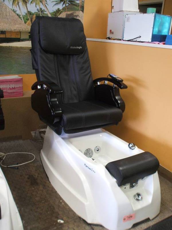 lot 706 image: PEDICURE SPA STATION