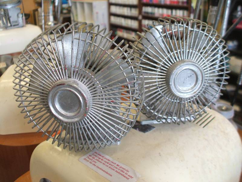 lot 720 image: PERSONAL PORTABLE FANS