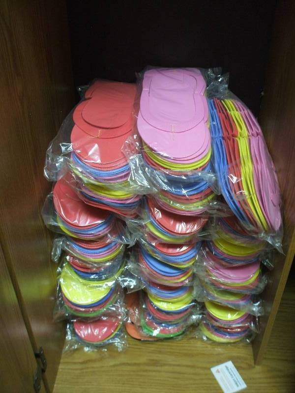 lot 748 image: 22 DOZEN DISPOSABLE FLIP FLOPS