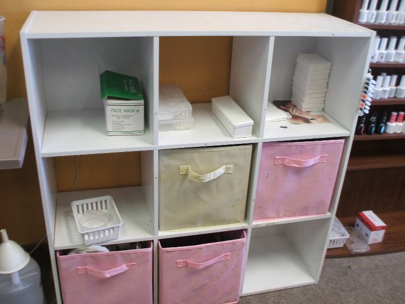 lot 749 image: WHITE STORAGE CUBE