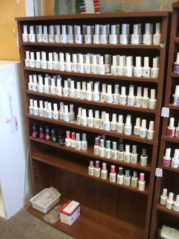 lot 750 image: GEL POLISH WITH DISPLAY RACK