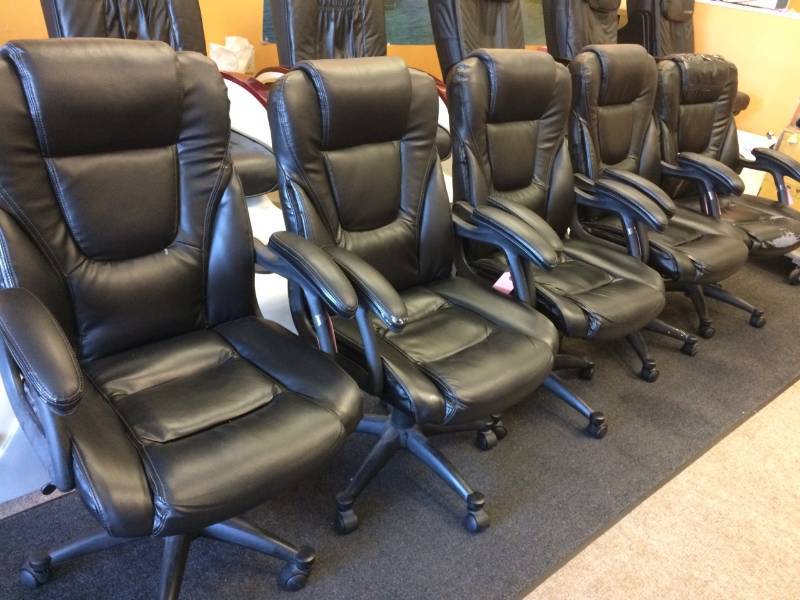lot 714 image: CLIENT MANICURE CHAIRS