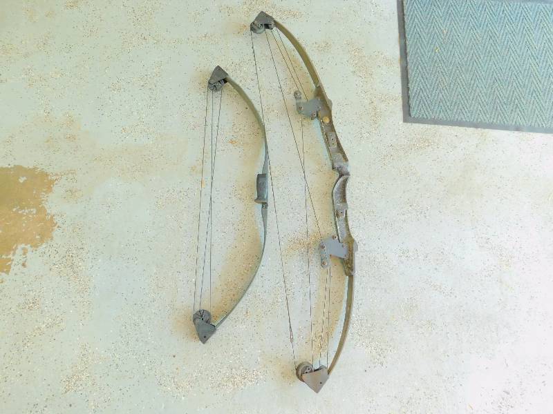 Lot of 2 Compound Bows