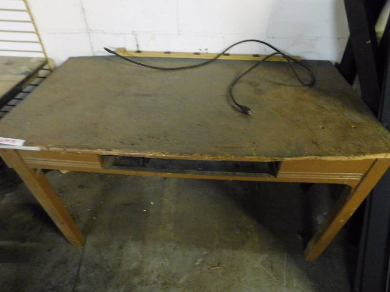 Work Bench Table (53.5 x 30.5 x 34)