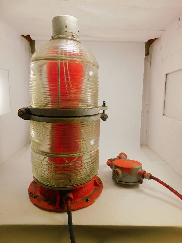 lot 1 image: Crouse Hinds Vintage Beacon Light