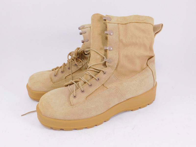 lot 28 image: U.S. Military Surplus Mens GORE-TEX Desert Combat Boots Size 12.5