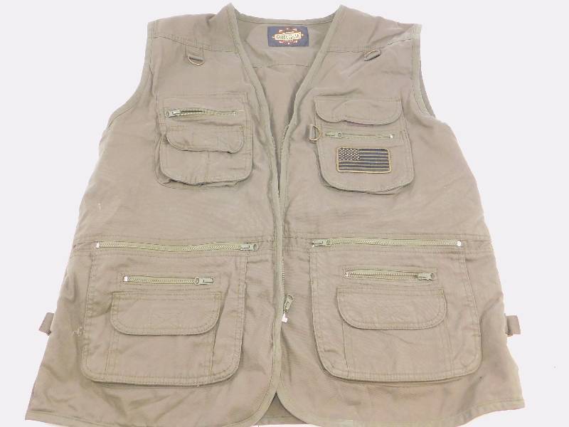 lot 38 image: HQ ISSUE Mens Concealment Vest Size XLARGE