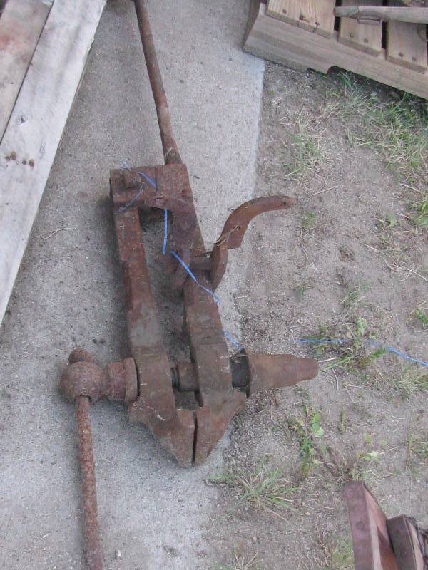 lot 12 image: Vintage Vise