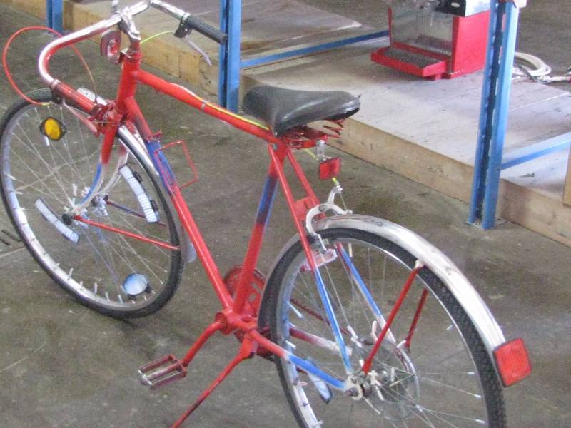 lot 24 image: RedWhiteBlue Bicycle