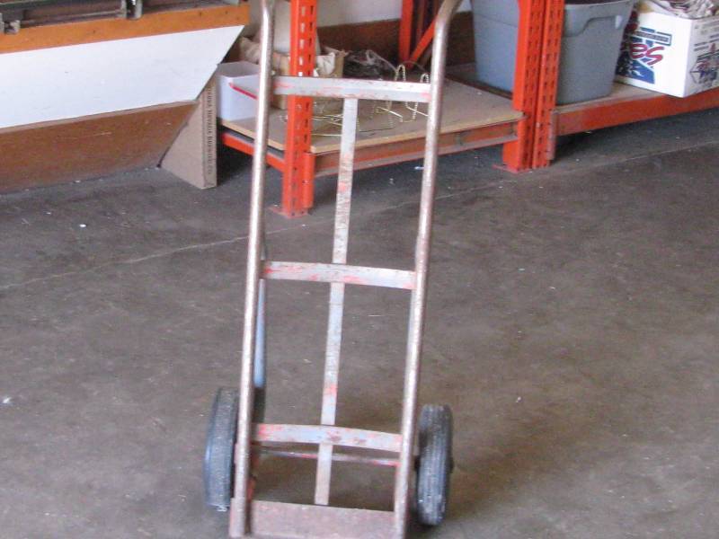 lot 25 image: 2-Wheel Cart