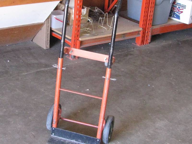 lot 26 image: 2-Wheel Cart