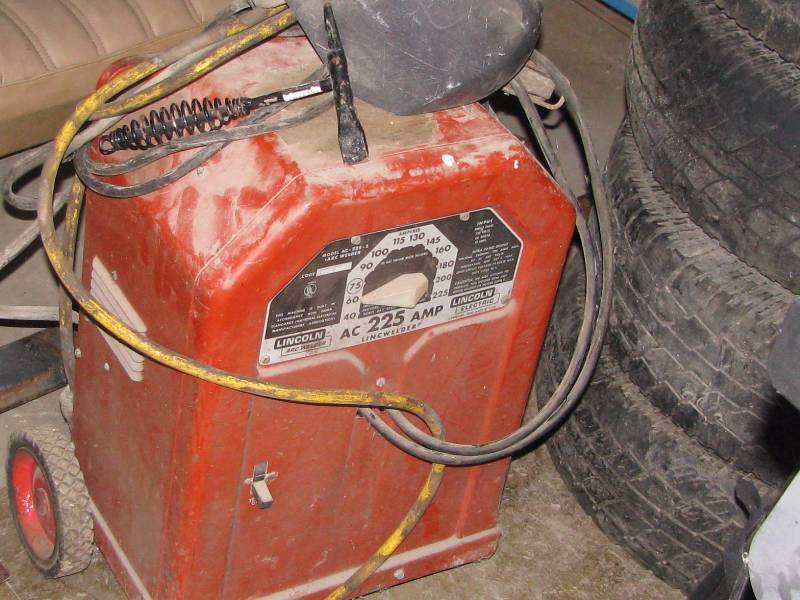 lot 29 image: Lincoln Welder