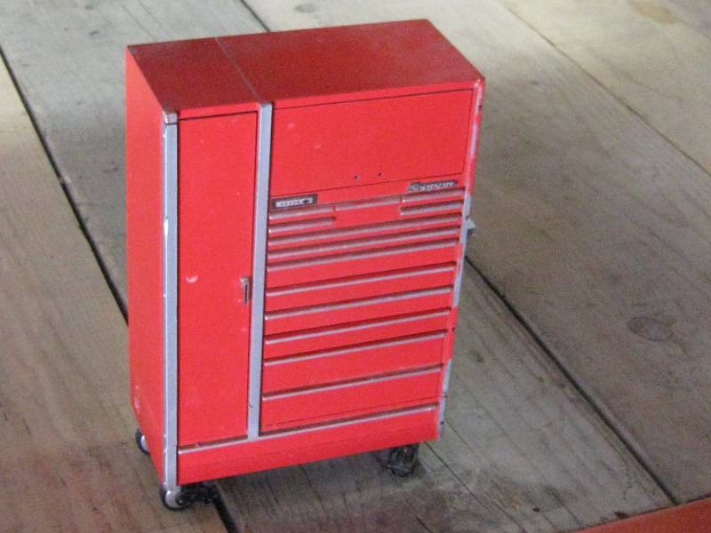 lot 39 image: Snap On Miniature Tool Box