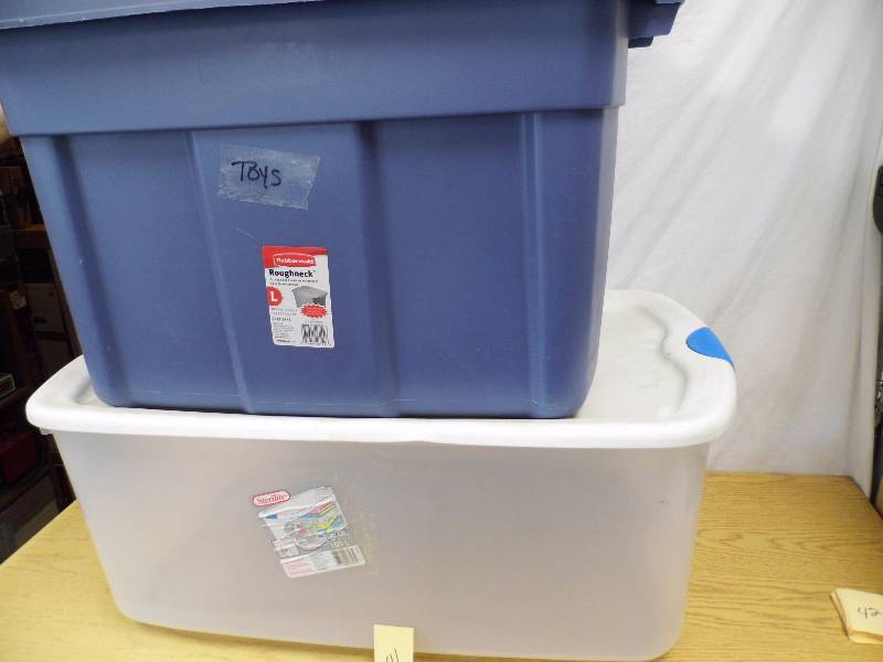 Rubbermaid Totes