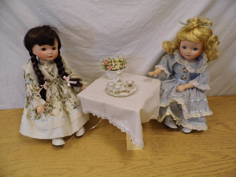 Dolls - Table - Tea Set