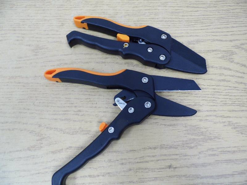 2 Pair Garden Cutters