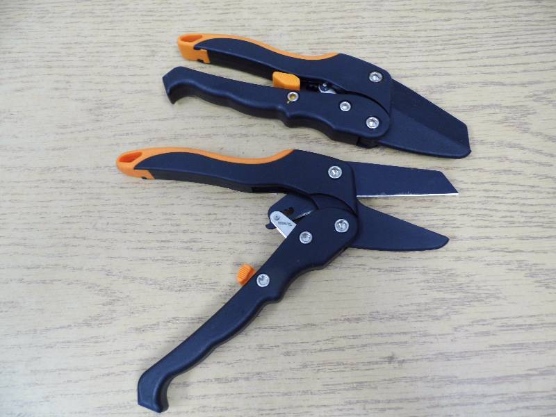 2 Pair Garden Cutters
