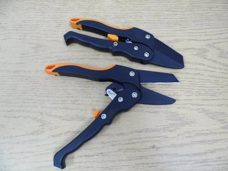 2 Pair Garden Cutters