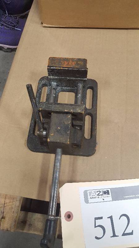 lot 512 image: Dayton Bench Vice