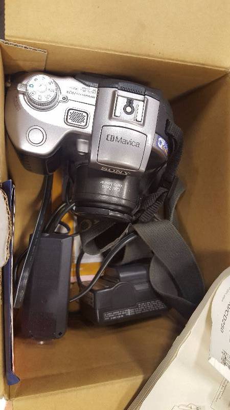 lot 532 image: Sony Cyber-shot DSC-H9 8.1M Pixel 15x Zoom 1080HD Camera w Battery, Charger, Box, Manual