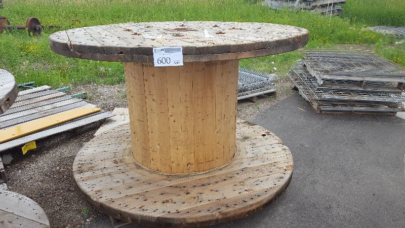 lot 600 image: Wood Spool