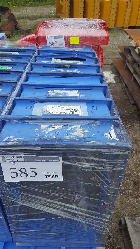 lot 585 image: Lot of (8) Plastic Storage Bins
