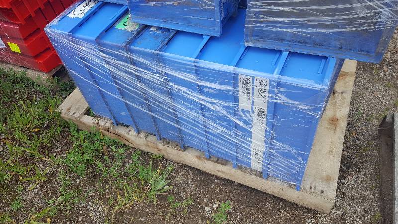 lot 586 image: Lot of (8) Plastic Storage Bins
