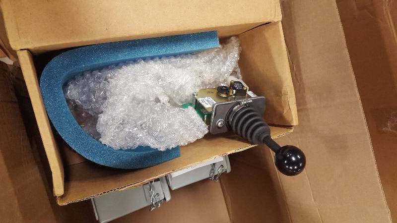 lot 529 image: Tritec MS4 Single Axis Controller w UFO Electronics, Spring Centered Round Handle