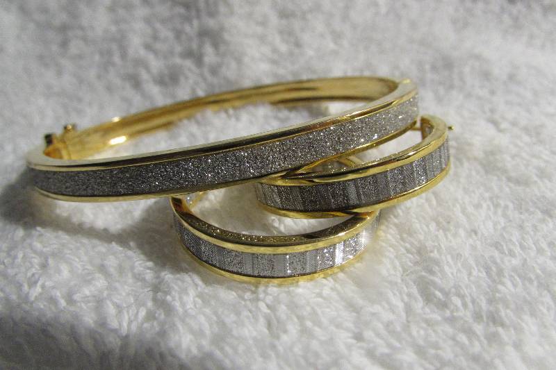18K YELLOW GOLD OVER BRONZE BRACELET AND EARING SET, MSRP $89.99