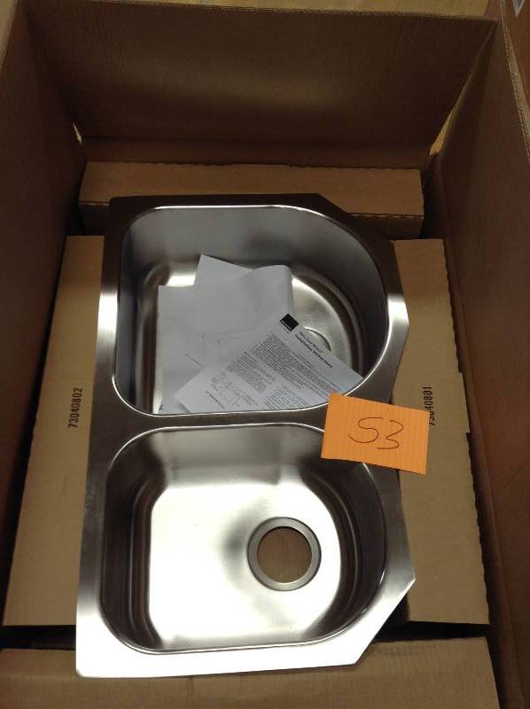 Elkay Lustertone Undermount Stainless Steel 31 in. 0-Hole Double Bowl Kitchen Sink open box never  used