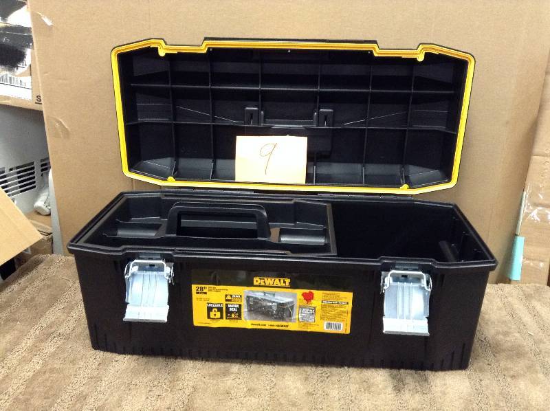 DWST28001 DeWalt 28 Inch Structural Foam Box