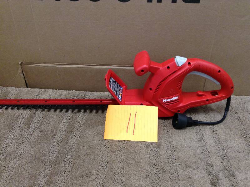 Homelite 17 in. 2.7-Amp Electric Hedge Trimmer in working conditions