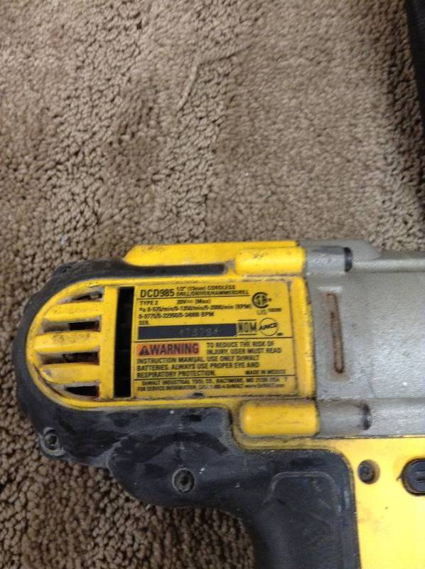 DEWALT 20-Volt Max Lithium-Ion Cordless Combo Kit (2-Tool) Model DCD985 AND DCF885 In working conditions
