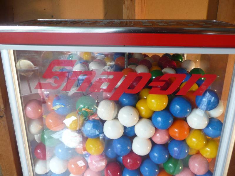 lot 16 image: Large Counter-top Snap On Tools Gumball Machine - No Keys - Very Good Condition - See Pictures