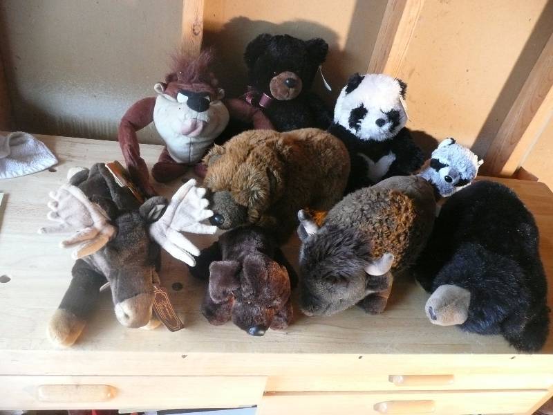 lot 20 image: VINTAGE - VERY UNIQUE STUFFED ANIMAL GROUP - NICE CONDITION - MUST SEE PICTURES