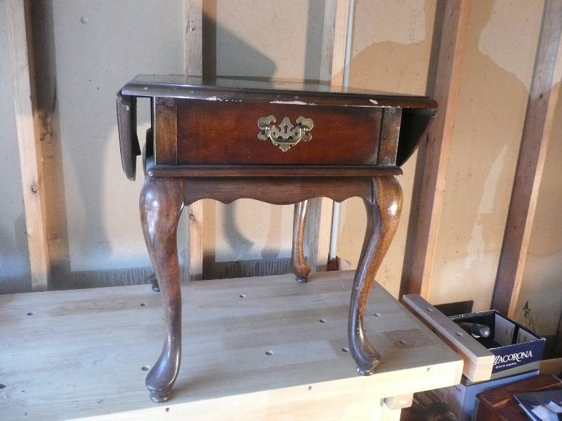 lot 26 image: Vintage Drop Leaf Cherry End Table - See Pictures