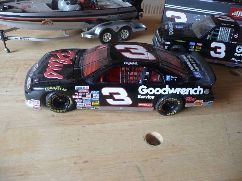 lot 39 image: Nascar Collection #3 - Very Cool See Pictures - 3 - 124 scale