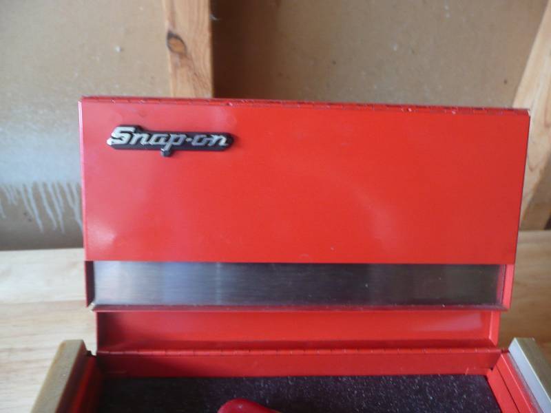 lot 47 image: Small Snap On Tools Tool Box & Snap On Tools Pocket Knife - Both Good Condition - See Pictures