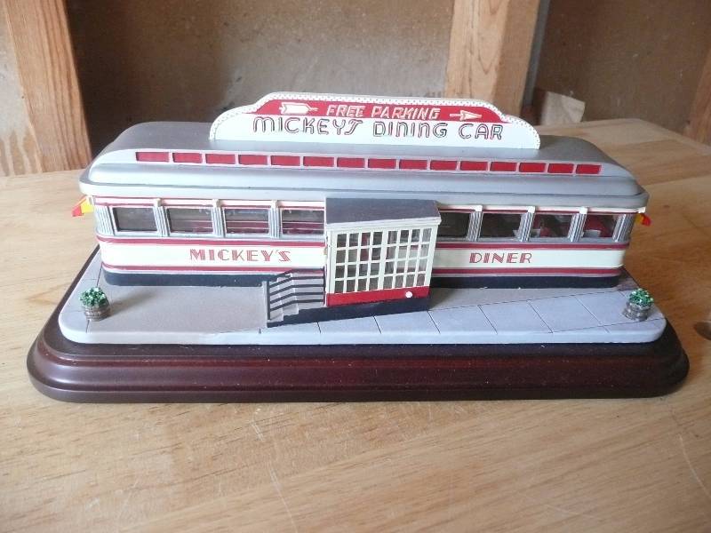 lot 52 image: RARE Danbury Mint Mickeys Dining Car - Must See Pictures